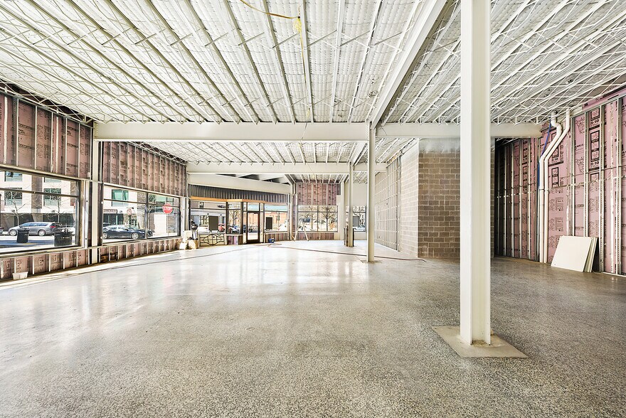 More Photos Of 200 N Highland Ave, Pittsburgh Storefront Retail Office For Lease