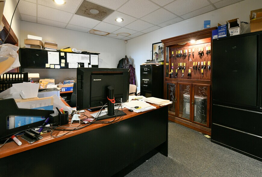 More Photos Of 438-440 Main St, East Hartford Auto Repair For Sale