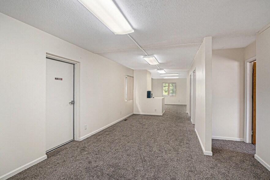 More Photos Of 3929-3933 W Court St, Flint Office For Sale