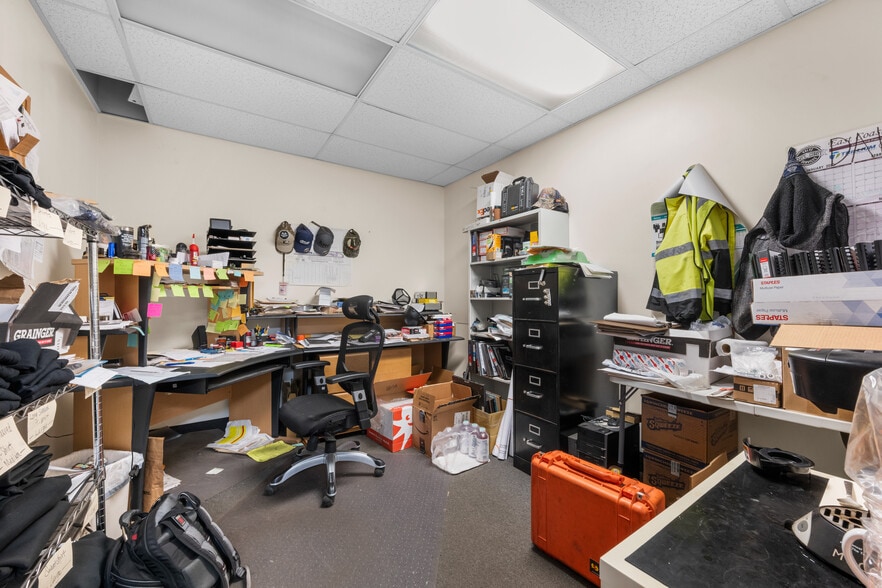 More Photos Of 115 Leonard Dr, Groton Service For Lease