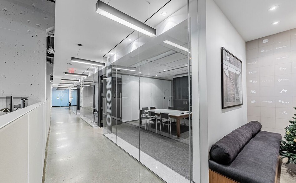 More Photos Of 33 Harbour Sq, Toronto Apartments For Sale