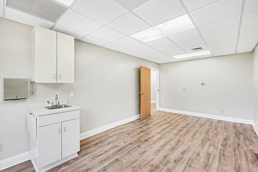 More Photos Of 470 Lake Concord Rd NE, Concord Office For Lease