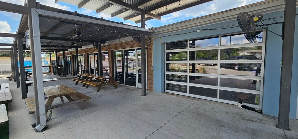 More Photos Of 1602 E Houston St, San Antonio Restaurant For Lease