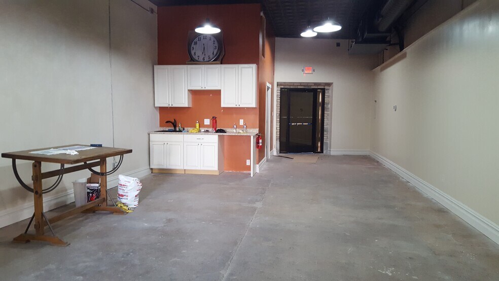 More Photos Of 4500-4512 S Flores St, San Antonio Storefront Retail Office For Lease