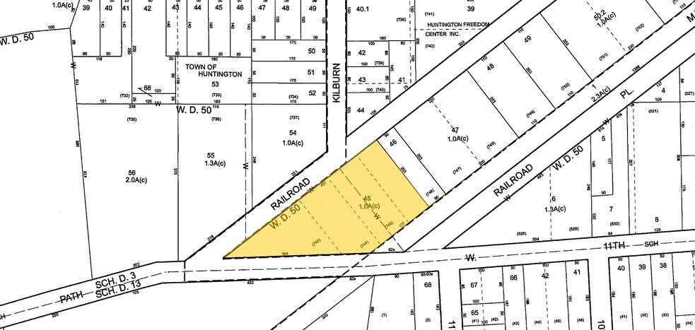 More Photos Of 168 Railroad St, Huntington Manufacturing For Lease