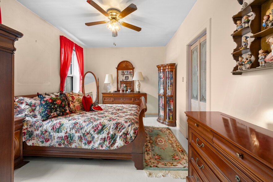 More Photos Of 3172 44th St, Astoria Multifamily For Sale