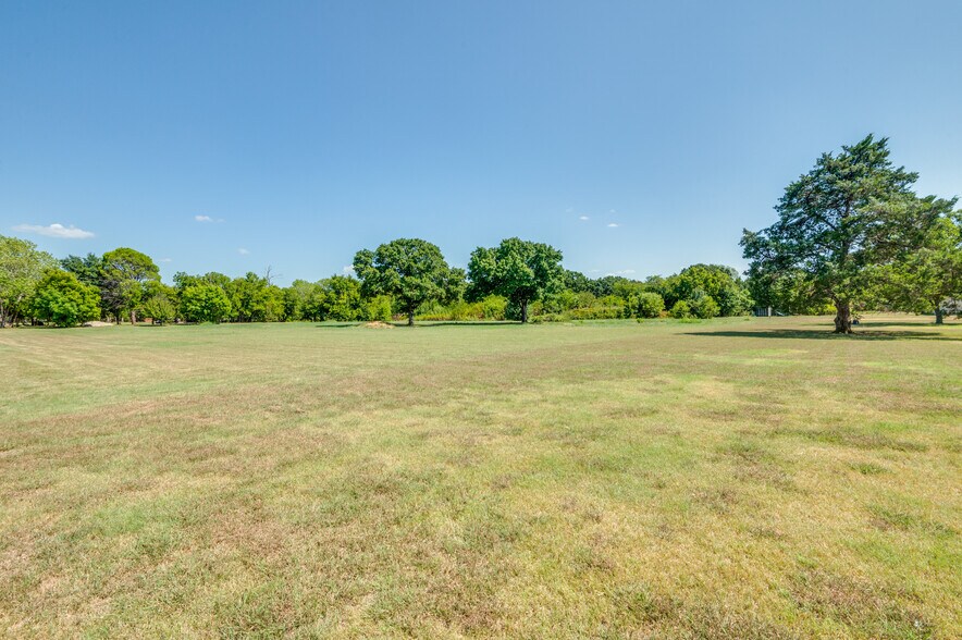 More Photos Of 2120 W Sublett Rd, Arlington Land For Sale