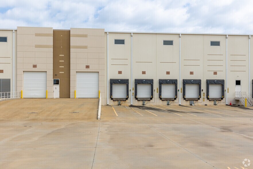 More Photos Of 545 Brookshire Rd, Greer Warehouse For Lease