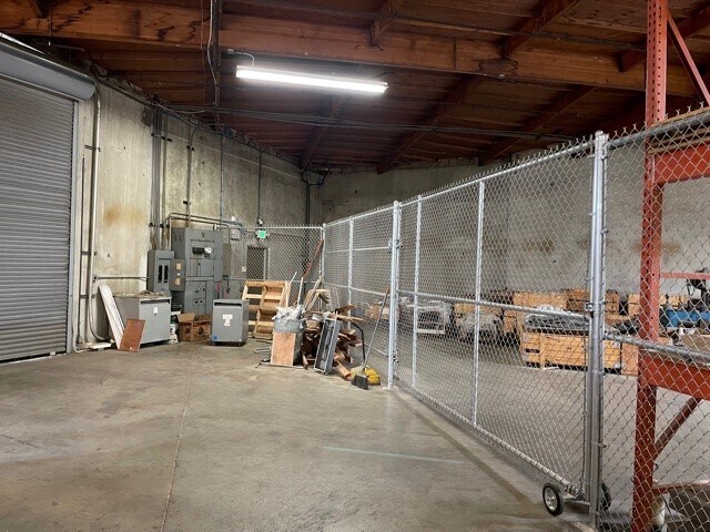 More Photos Of 3060 Airport Way, Long Beach Warehouse For Lease