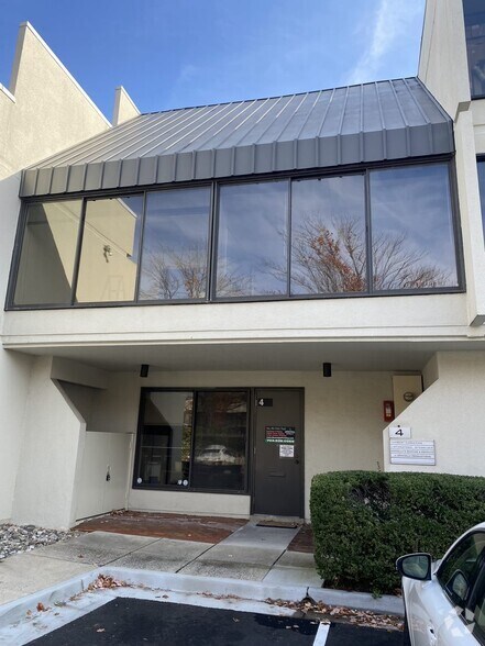 More Photos Of 11250 Roger Bacon Dr, Reston Office For Lease