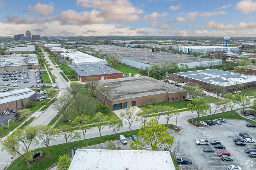 More Photos Of 1035 N Hilltop Dr, Itasca Warehouse For Lease