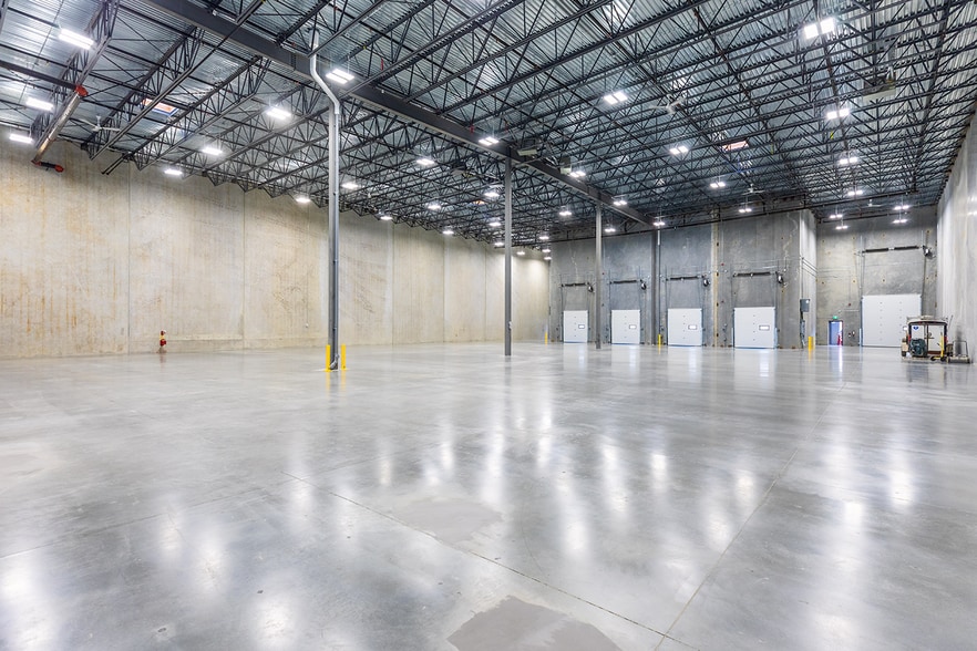More Photos Of 11928 Machrina Way, Richmond Distribution For Lease