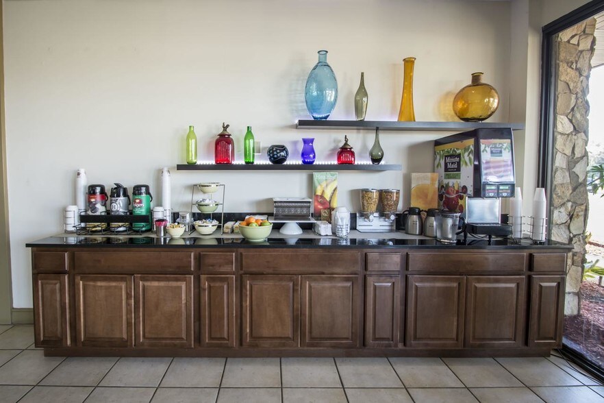 More Photos Of 6525 Us Highway 27 N, Sebring Hotel For Sale