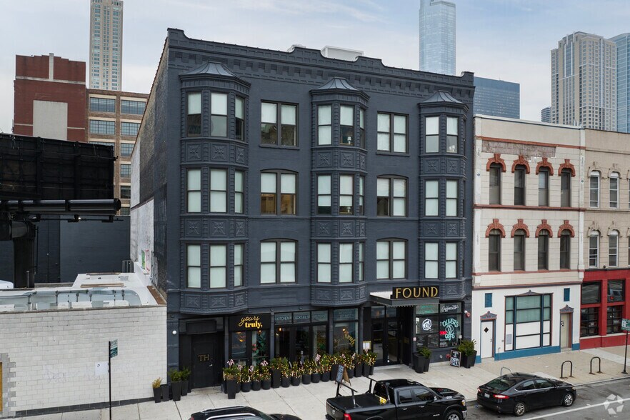 Primary Photo Of 613 N Wells St, Chicago Hospitality For Lease