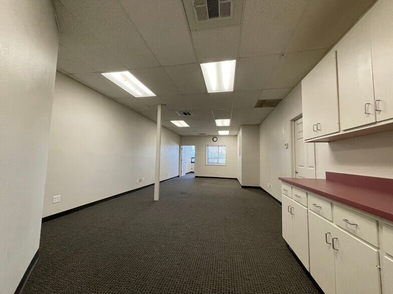 More Photos Of 2926 G St, Merced Office For Lease