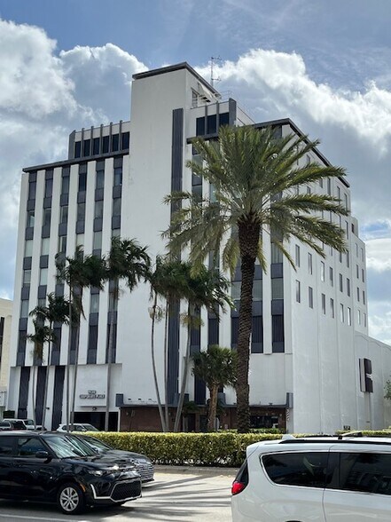 More Photos Of 1920 E Hallandale Beach Blvd, Hallandale Beach Medical For Sale