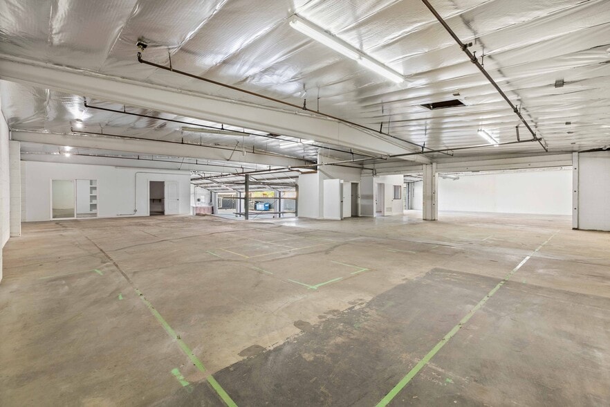 More Photos Of 11800 Vose St, North Hollywood Warehouse For Lease