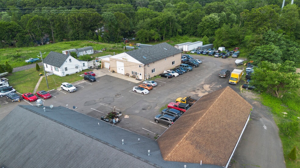 More Photos Of 846-850 S Colony Rd Rd, Wallingford Storefront For Sale