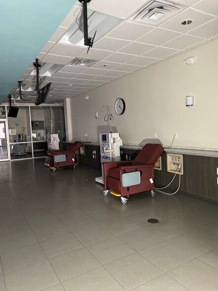 More Photos Of 4300-4302 Fairmont Pky, Pasadena Unknown For Lease