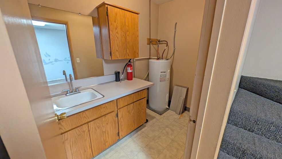 More Photos Of 126 NE 2nd Ave, Hillsboro Storefront For Sale