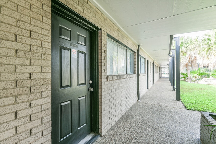 More Photos Of 1022 Pasadena Blvd, Pasadena Medical For Lease