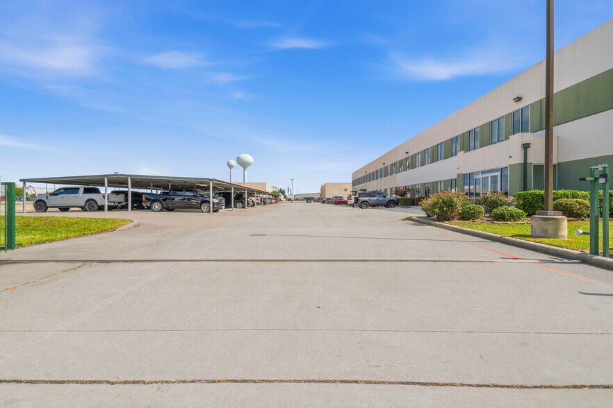 More Photos Of 911 Regional Park Dr, Houston Office For Sale