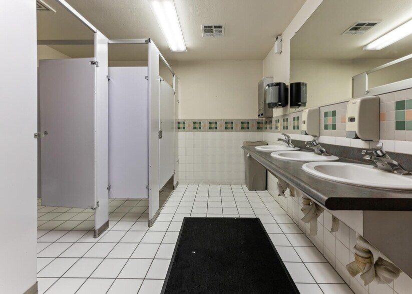 More Photos Of 2009 W Feemster Ave, Visalia Medical For Sale