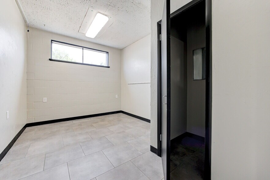 More Photos Of 324 N 19th St, Guthrie Office For Sale