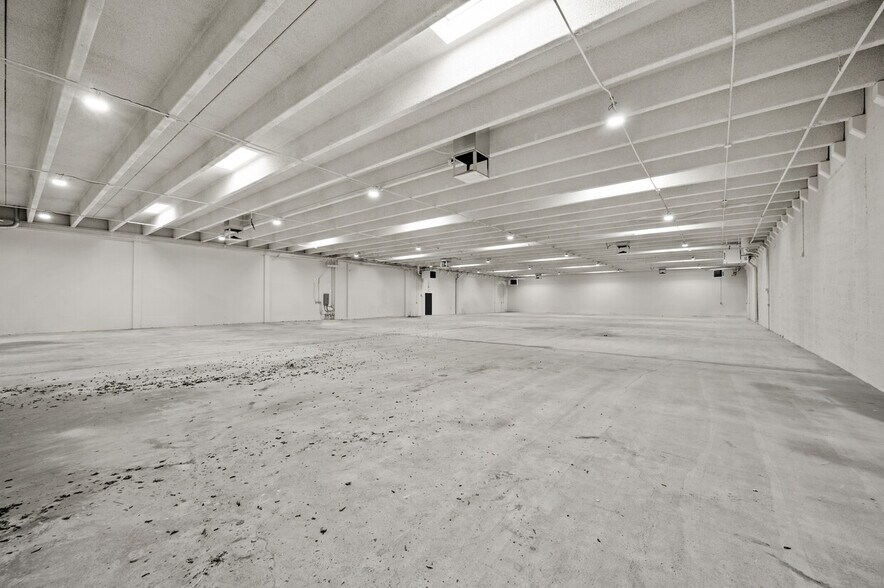 More Photos Of 7050 S 400 W, Midvale Showroom For Lease