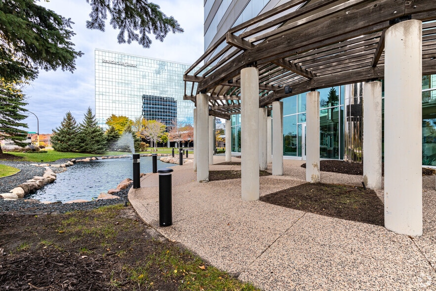 More Photos Of 8400 Normandale Lake Blvd, Bloomington Coworking Space