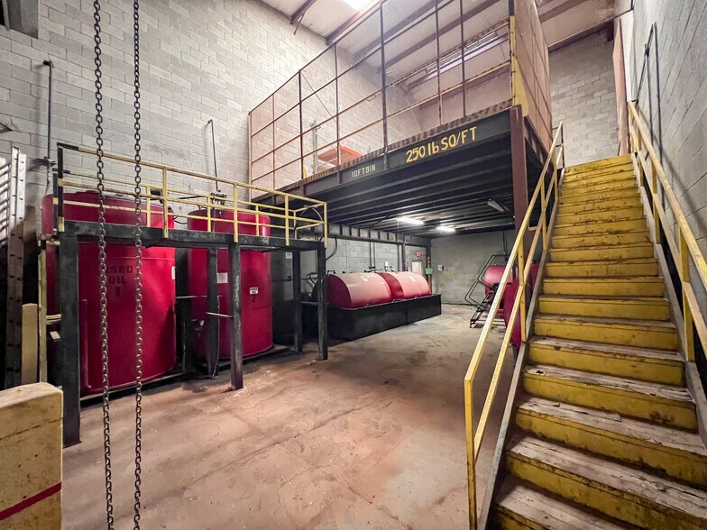 More Photos Of 3201 W Murphy St, Odessa Warehouse For Sale