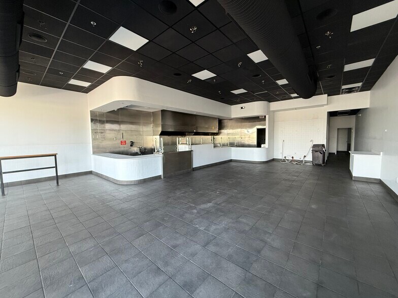 More Photos Of 3450 Dodge St, Dubuque Freestanding For Lease