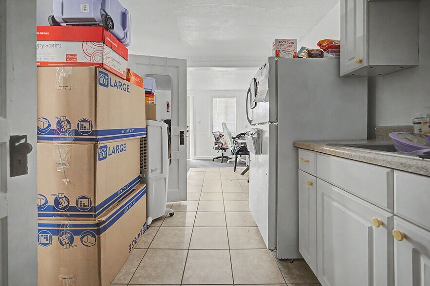 More Photos Of 630 W 6th St, Craig Apartments For Sale