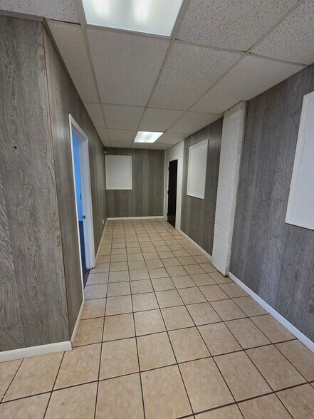 More Photos Of 536 Oak St, Ferrysburg Industrial For Sale