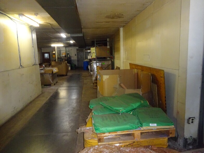 More Photos Of 3146 Marion St, Laureldale Manufacturing For Sale