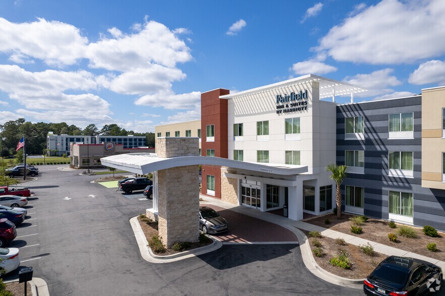 More Photos Of 4620 US Highway 17, Richmond Hill Hotel For Sale