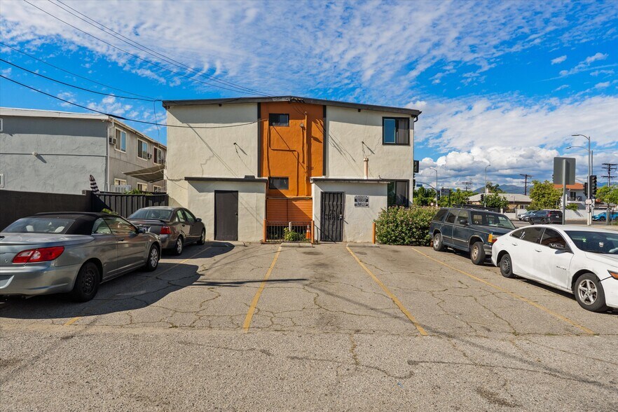 More Photos Of 7559 Whitsett Ave, North Hollywood Apartments For Sale