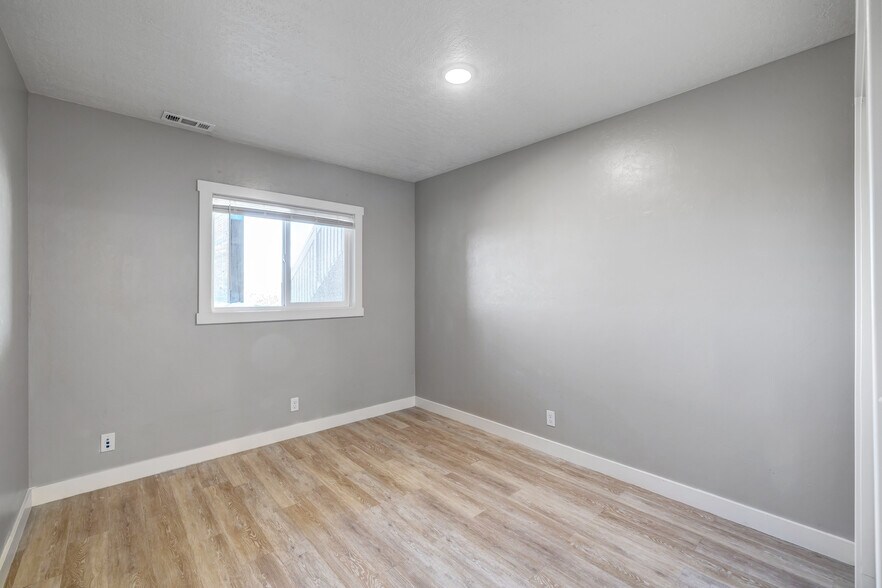 More Photos Of 800 W Highway Dr, Wellington Apartments For Sale
