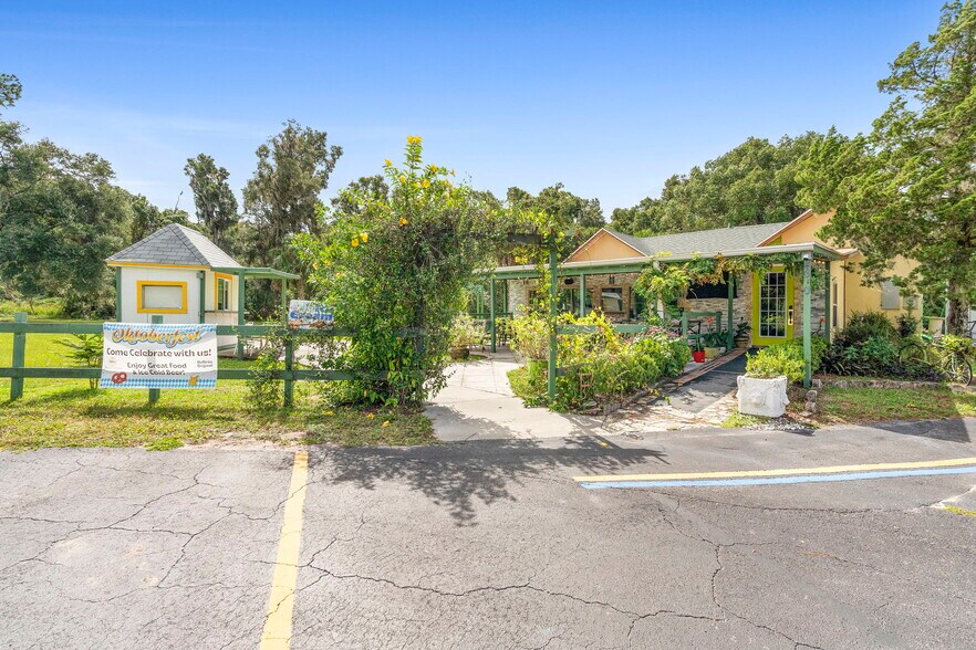 More Photos Of 4630 US Highway 17, De Leon Springs Restaurant For Sale