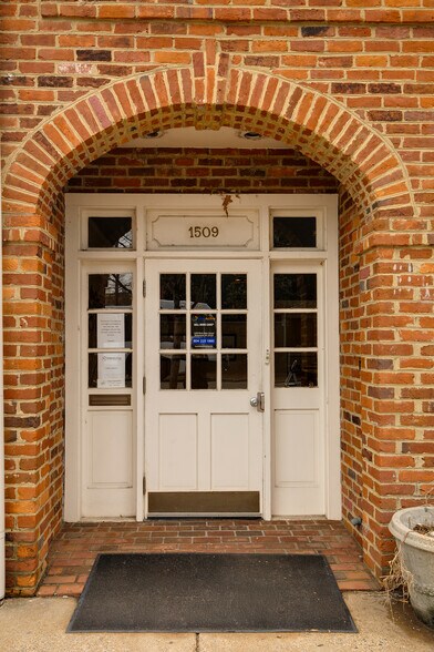 More Photos Of 1509 W Main St, Richmond Office For Sale