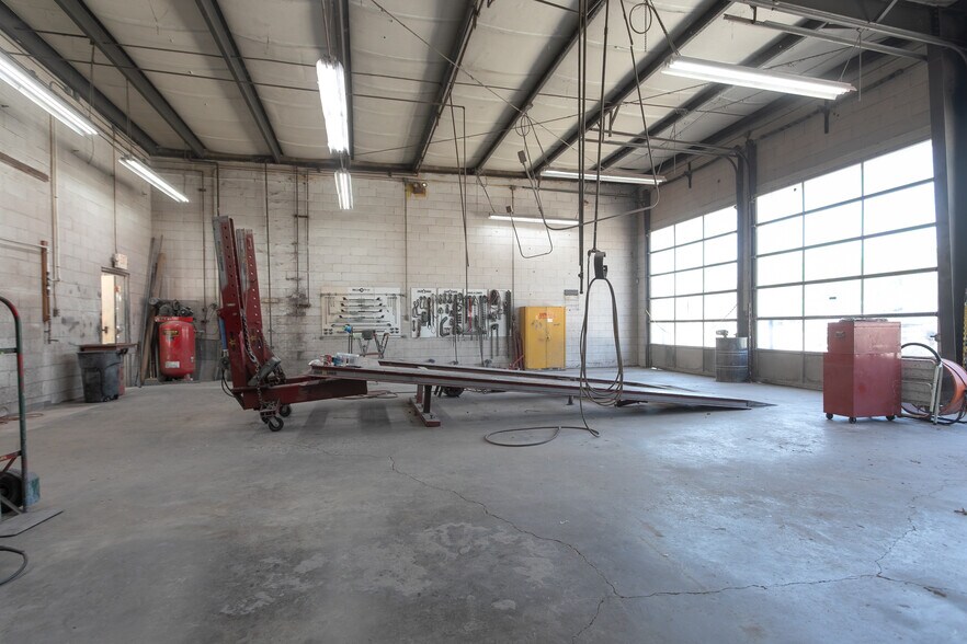 More Photos Of 2849 S Cobb Dr SE, Smyrna Freestanding For Lease