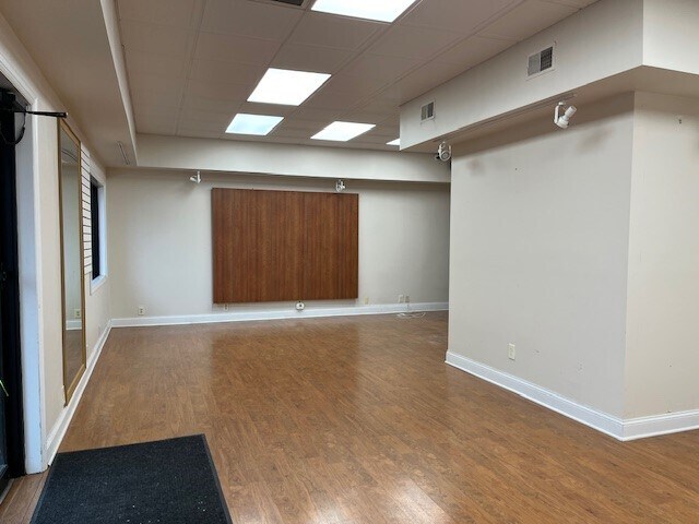 More Photos Of 140 Route 33, Hamilton Township General Retail For Sale