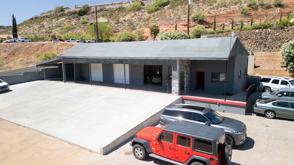 More Photos Of 677 N Bluff St, St George General Retail For Lease