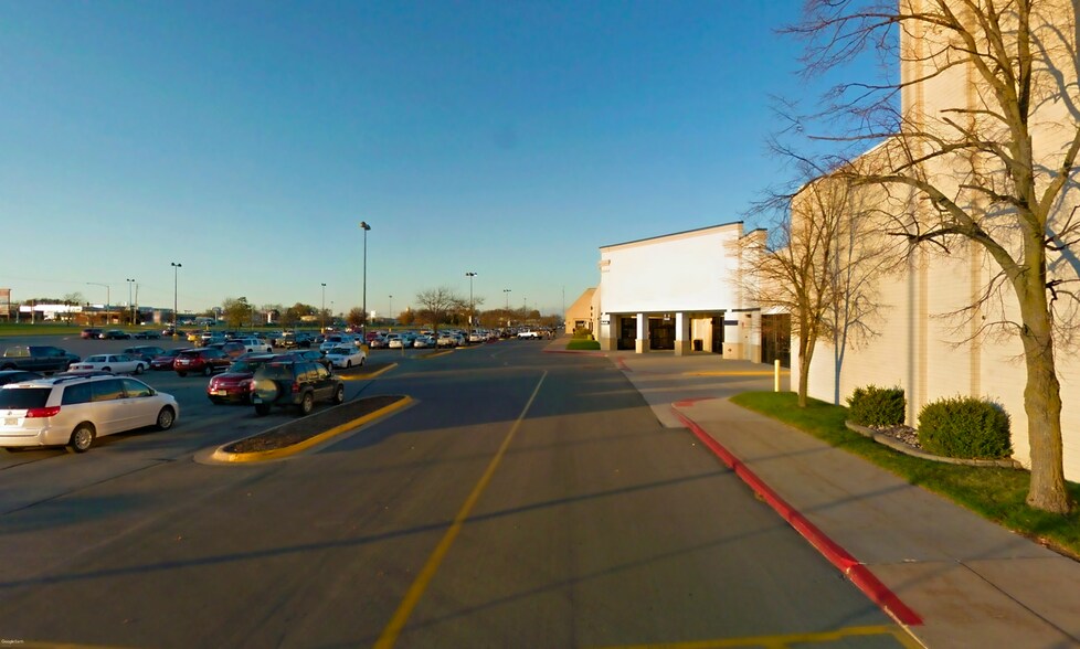 More Photos Of 550 S Gear Ave, West Burlington Storefront For Sale