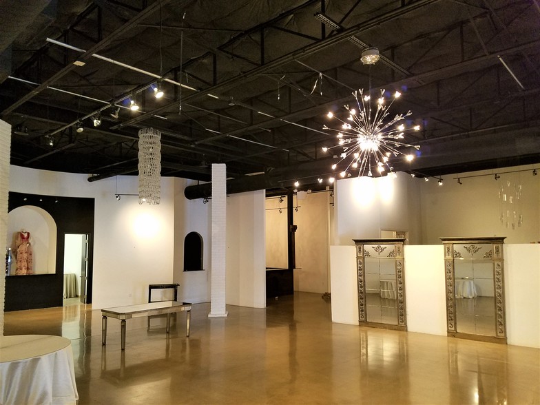 More Photos Of 163 Oak Lawn Ave, Dallas Showroom For Lease