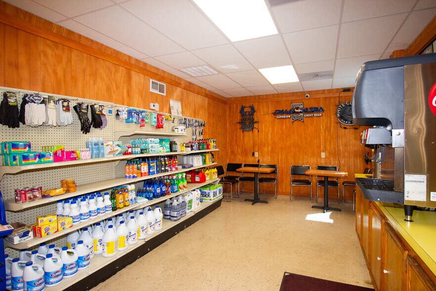 More Photos Of 47506 US-290 BUS, Hempstead Convenience Store For Sale