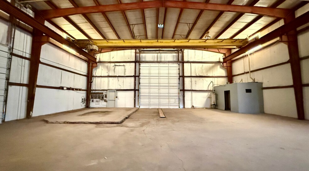 More Photos Of 1900 W 2nd St, Odessa Industrial For Lease