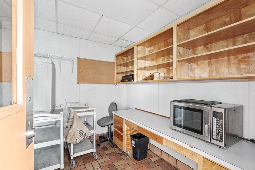 More Photos Of 5 Lane St, Yemassee Storefront For Lease