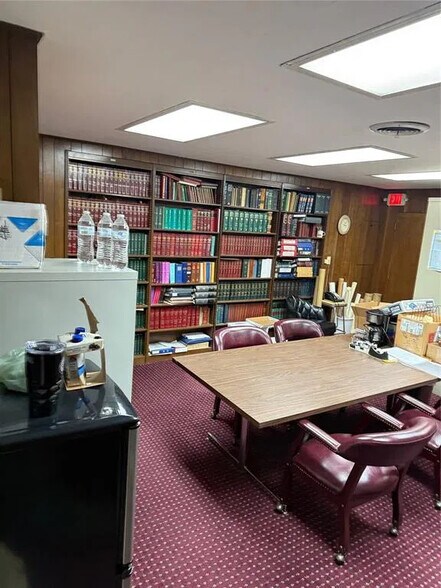 More Photos Of 107 S Wewoka Ave, Wewoka Office For Sale