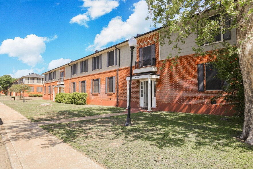 More Photos Of 309 Calgary Ave, San Antonio Apartments For Sale